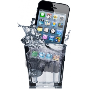 SMARTPHONES AND WATER THE CASE FOR WATERPROOF CASES